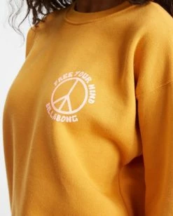 Outlet 🌟 Billabong Free Your Mind Crewneck Sweatshirt SUNSET GOLD 😍 -Womens-clothing Shop abjsf00260 billabongw ylm0 dtl1 1
